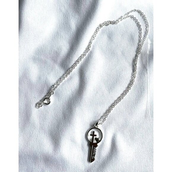 Los Angeles Faith Key Pendant Chain Necklace Silver Tone Spring Ring - Picture 2 of 5
